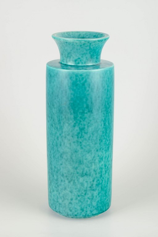 Wilhelm Kåge for Gustavsberg
Turquoise glazed stoneware vase, circa 1940s.