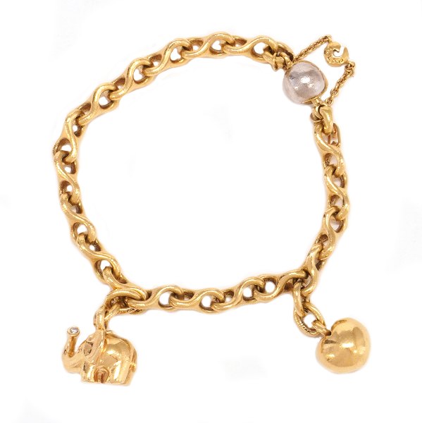 14kt gold Ole Lynggaard Copenhagen bracelet with two charms and white gold 
clasp. L: 19,5cm