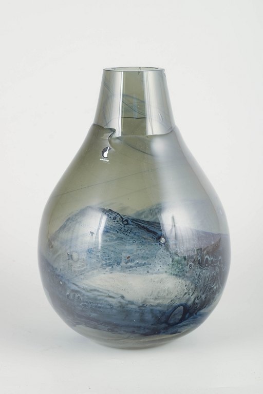 Pukeberg Glasbruk
Large mouth-blown art glass vase, 1970s.