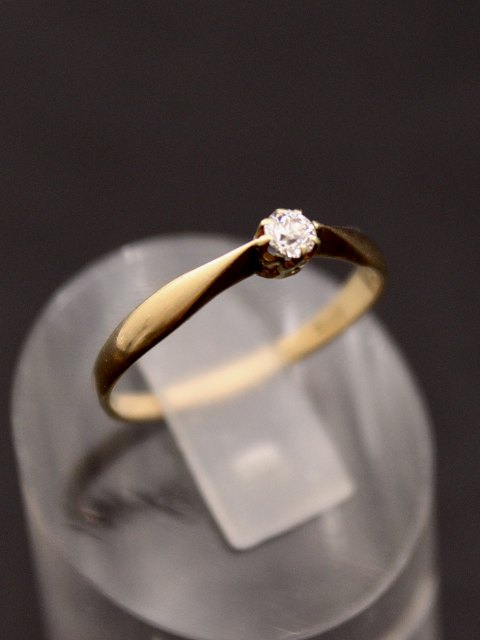 14 carat thin solitaire gold ring with diamond