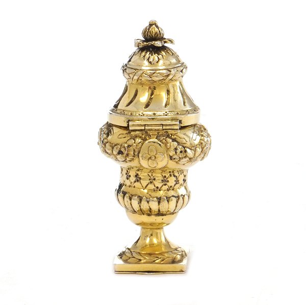 Danish silver vinaigrette by Christian Nielsen Lindbach, 1767-1815, København. 
H: 7,6cm