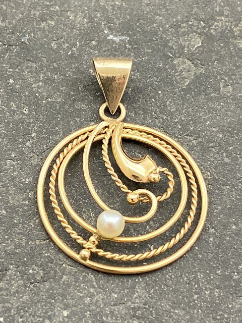 14 carat gold pendant