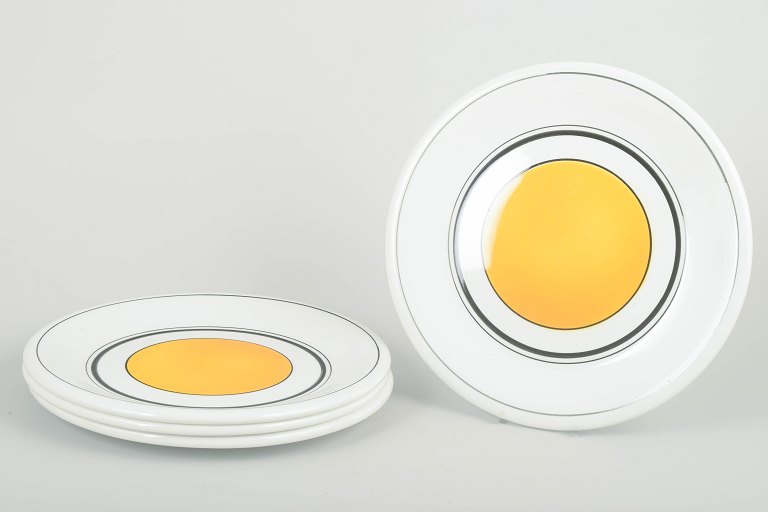 Richard GinoriFour Dinner plates, Mondovì decoration, 1960s.