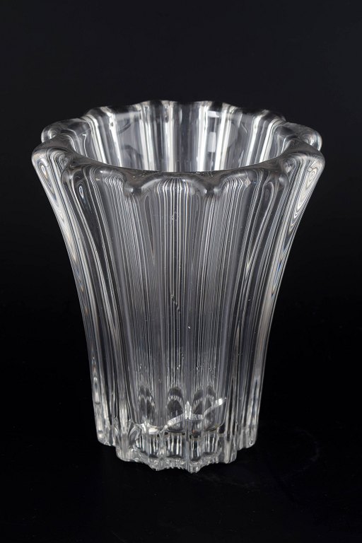 Pierre d’Avesn, art glassvase, mid 20th century.