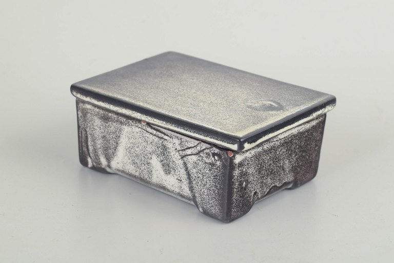 Svend Hammershøi for KählerLidded box, 1930s.