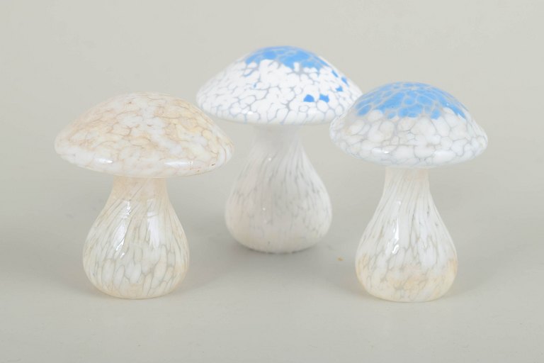 Laxå GlashyttaSet of three mushrooms, 1970/80s.