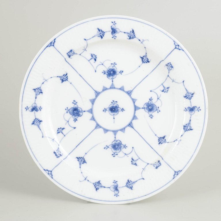 Royal CopenhagenBlue Fluted Plain large dish, circa 1800.