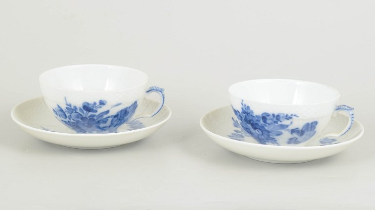 Royal Copenhagen, Blue Flower Curved set of two teacups with matching saucers.