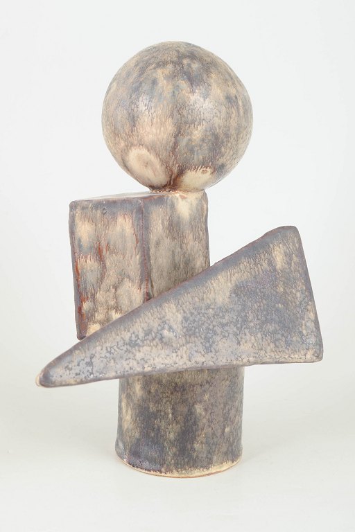 Christina Muff, Dansk samtidskunstner, født 1971.Stentøjsskulptur i kubistisk stil.