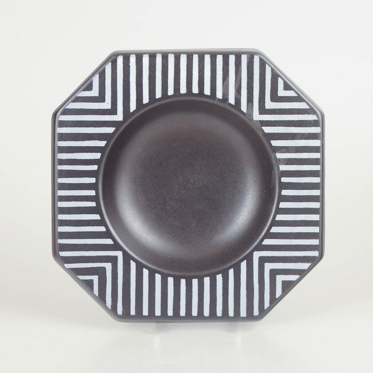 Mari Simmulson for Upsala Ekeby, dish.