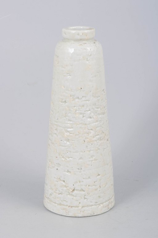 Gunnar Nylund for Rörstrand, chamotte vase with white glaze.