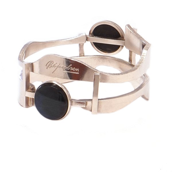 Anni & Bent Knudsen sterlingsilver oval bangle designed in cooperation with sculptor Robert Jacobsen. D inside: 6,5x7cm