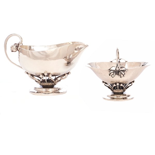 Georg Jensen Silber Sahne- und Zuckersatz aus Silber #235. Kanne H: 9cm. L: 13,5cm. G: 277gr (beide)