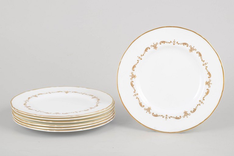 Royal Worcester Gold Chantilly, set of seven dessert plates.