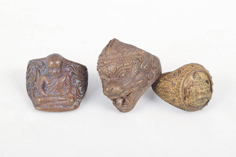 Set of three Oriental bronze finger rings.