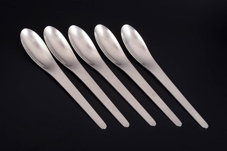 Arne Jacobsen for Anton Michelsen, set of five dinner spoons.