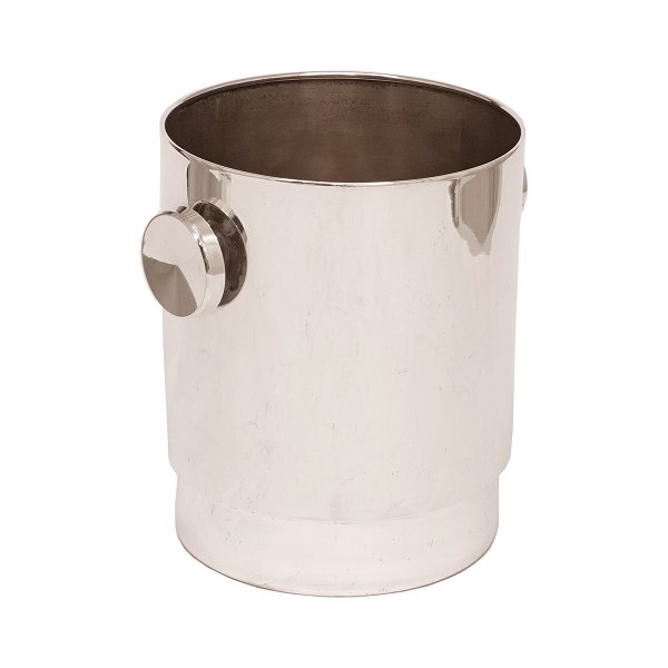 Art Deco champagne cooler in silver-plated metal, c. 1920–30. H: 20.5cm. D: 18cm