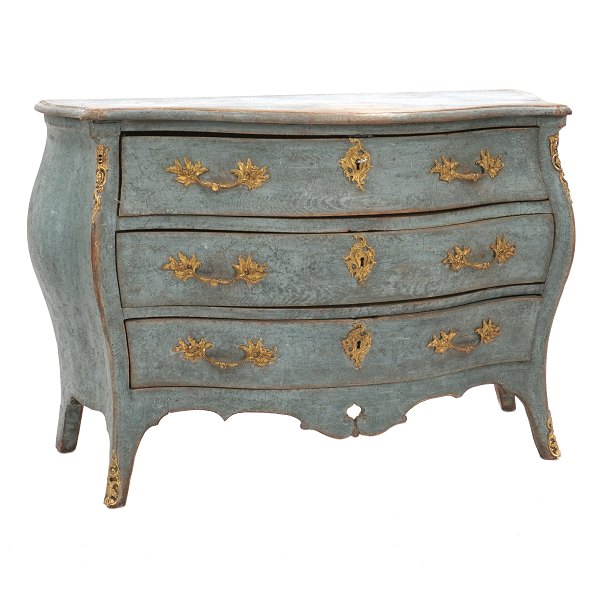 Blue-decorated Rococo chest of drawers with three drawers. Made in Sweden circa 1760. H: 84cm. W: 121cm. D: 55cm