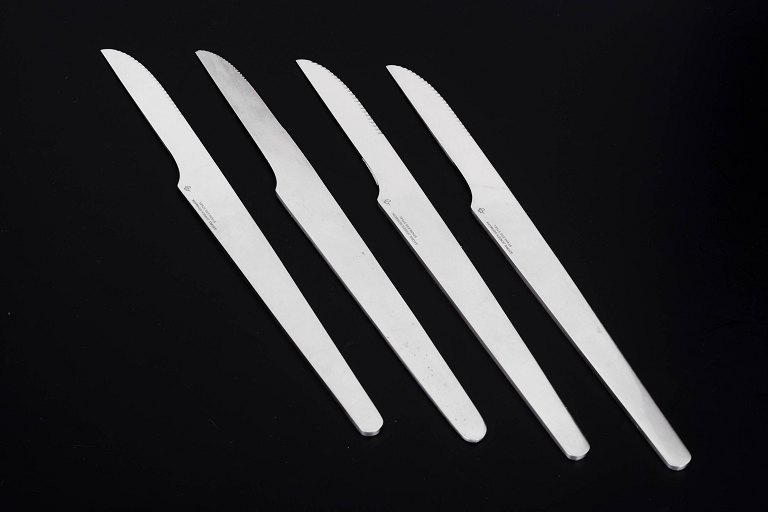 Arne Jacobsen for Georg Jensen / A. Michelsen, set of four dinner knives.