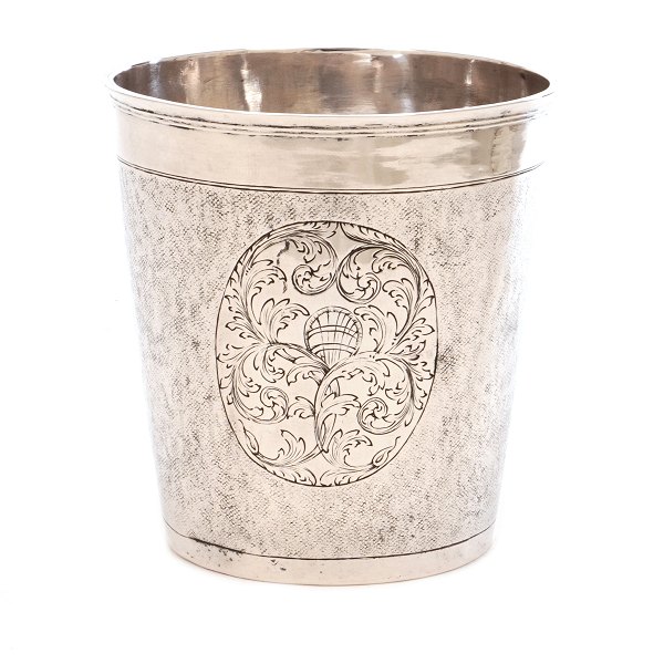 Large silver cup by Søren Pedersen, Odense, 1702-44. H: 10,1cm